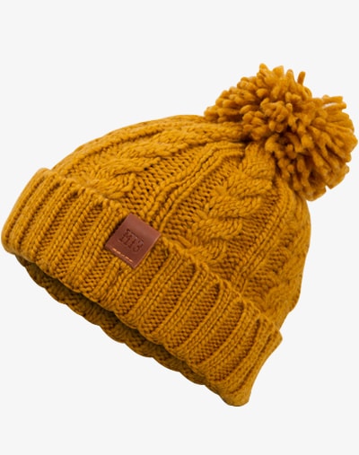 Knit_Beanie_Mustard-ANGLE-L-507px Rough Knit Beanie - Wintermütze, Strickmütze, Bommelmütze mit Leder Patch, Mütze für Herren & Damen (Manufaktur13/M13)